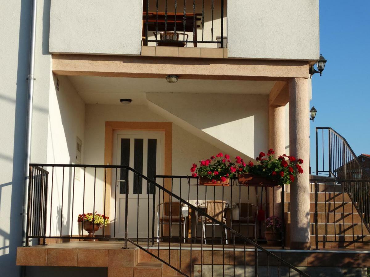 Apartman Petra Vrh  Екстериор снимка